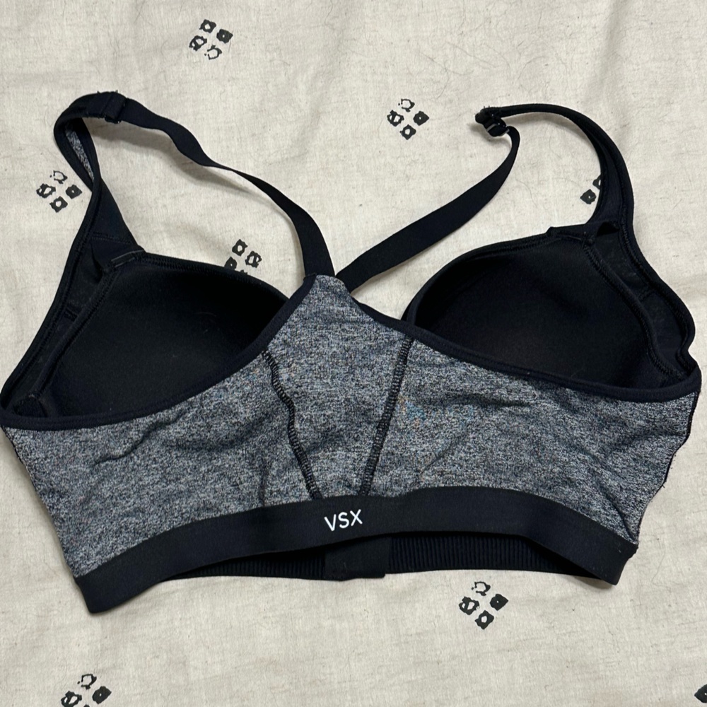Victoria’s Secret VSX Sports Bra - Picture 4 of 4